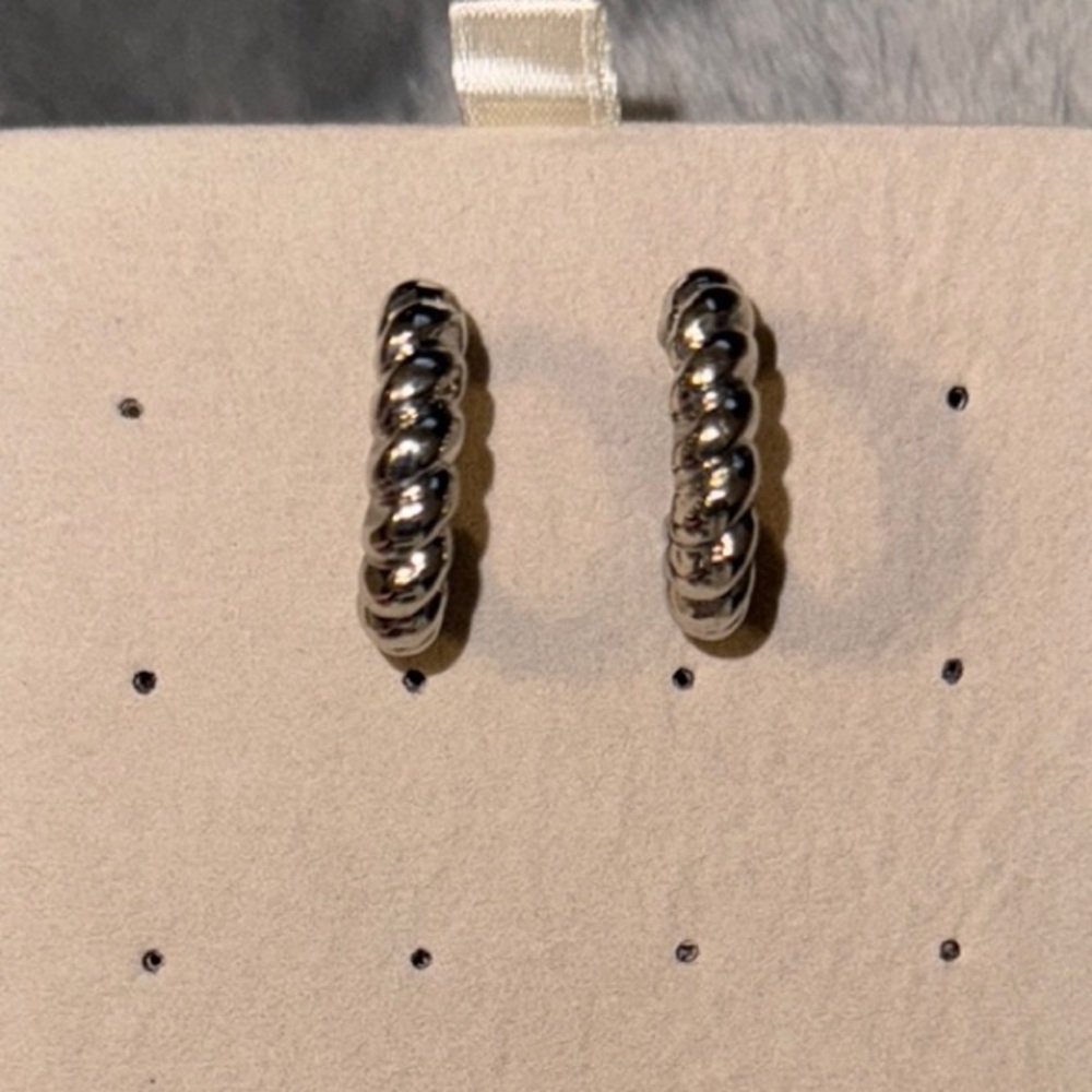 0.6in Silver Textured Hoop Earrings - Picture 5 of 6